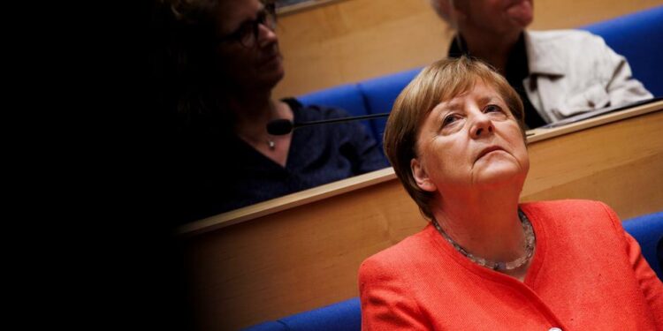 Merkel'den partisi CDU'nun göçmen politikasına eleştiri