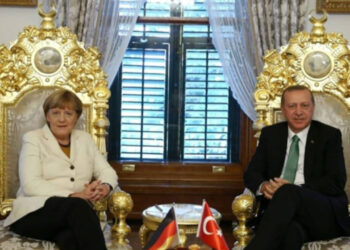 Merkel'in Anı Kitabından 'Altın Tahtlar' Çıktı: 'Bir Resim Bin Kelimeye Bedeldir'