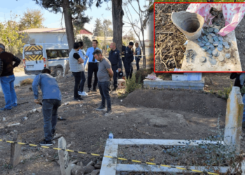 Mezar Kazarken Yüzlerce Tarihi Eser Buldular