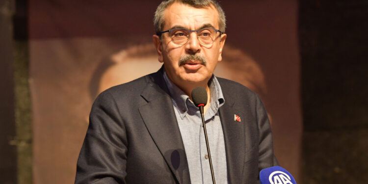 Milli Eğitim Bakanı Tekin'den Eleştirilere Çok Konuşulacak Cevap: 'Ne Kadar Eleştirirseniz Eleştirin Yine Yapmaya Devam Edeceğim'