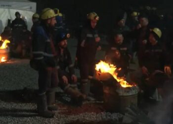 Nallıhan Çayırhan Termik Santrali'nin madenciler soğuğa rağmen eyleme devam ediyor