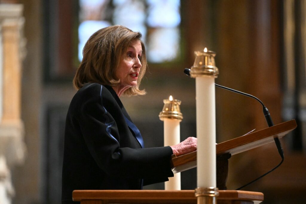 Nancy Pelosi, mağlubiyetin faturasını Biden’ın yarıştan geç çekilmesine kesti