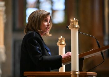Nancy Pelosi, mağlubiyetin faturasını Biden’ın yarıştan geç çekilmesine kesti