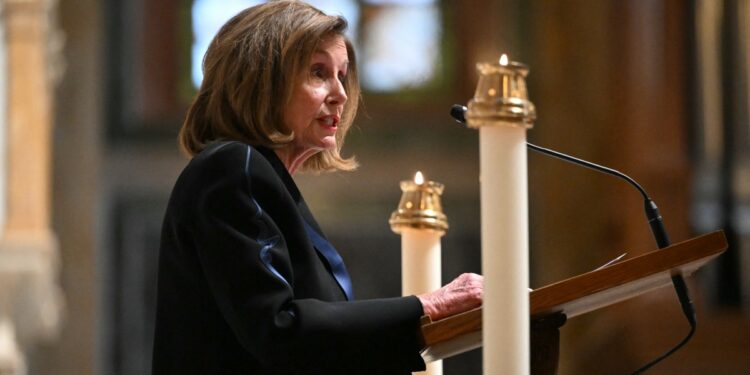 Nancy Pelosi, mağlubiyetin faturasını Biden’ın yarıştan geç çekilmesine kesti