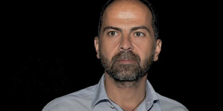 Nasuh Mahruki: Evime polis baskın yaptı, gözaltına alınıyorum