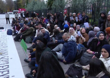 Öğretmenlerden MEB Önünde Eylem! Mağdur Edilenlere Ek Atama Talebii