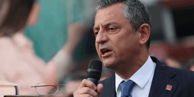 Özel,  10 Maddede Sıraladı: 'Öğretmen Maaşları Vekil Maaşı Olana Kadar Zam Yok'