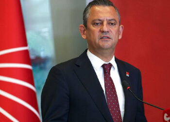 Özel'den Kayyıma Karşı Yeni Hamle: Belediye Başkanlarını Genel Merkez'e Çağırdı