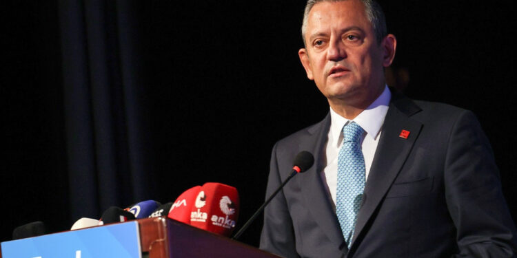 Özel'den 'Konser Harcamaları' Tepkisi: Tencere Dibin Kara, Seninki Benden Karaya Getirmeye Çalışıyorlar