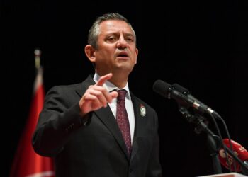 Özgür Özel: Belediyeleri hizmet yapamaz hale getirecekler