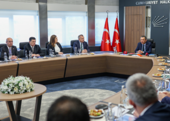 Özgür Özel, CHP’li 414 Belediye Başkanı ile Görüşecek: Gündemde Hangi Konular Var?