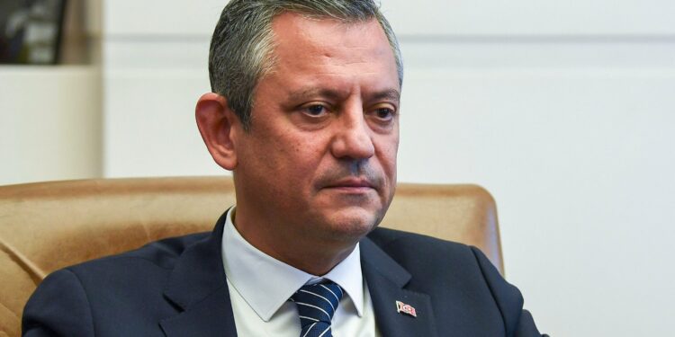 Özgür Özel: Erdoğan, Bahçeli ile ilgili halen tedirgin, bekliyor; çünkü bodoslama girdi