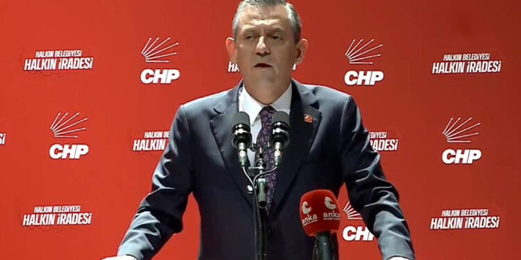 Özgür Özel, Masasındaki Son Anketi Açıkladı