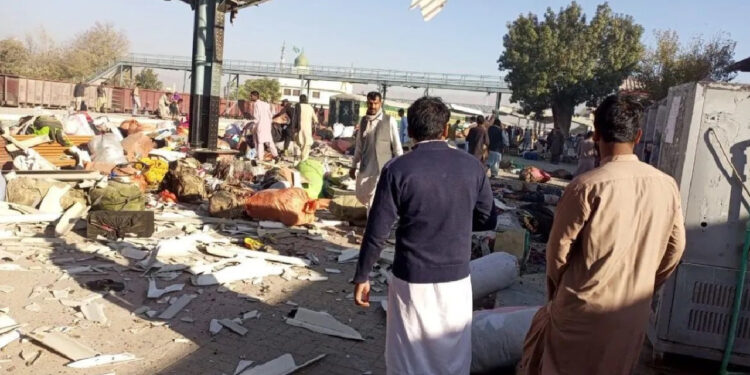 Pakistan'da Patlama, Onlarca Ölü Var