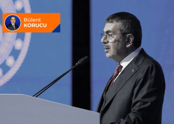 Paraşütçü bakan: Yusuf Tekin