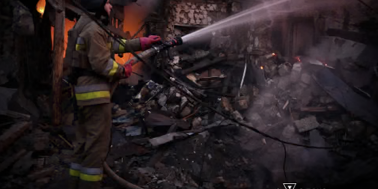 Rusya’dan Ukrayna’ya son ayların en büyük hava saldırısı: Polonya hava savunmasını alarma geçirdi