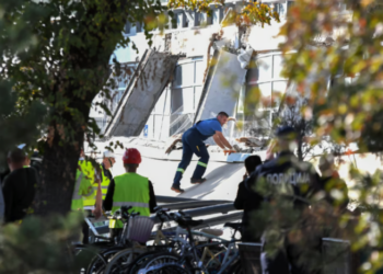 SIRBİSTAN | Tren istasyonunun çatısı çöktü, 14 kişinin ölümünün ardından Bakan istifa etti