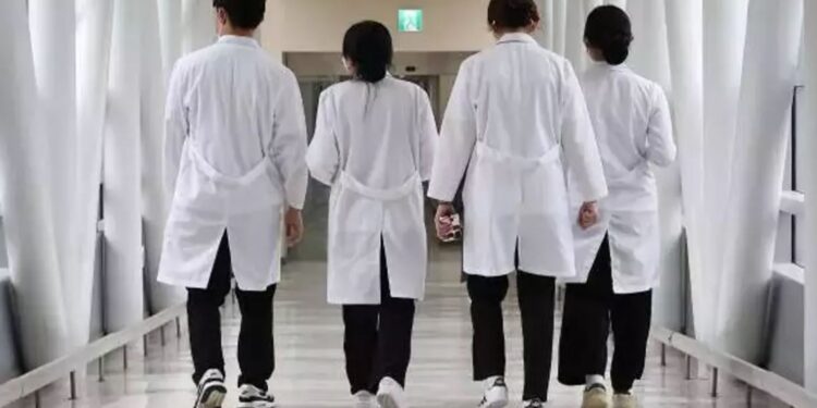 Sağlık Bakanlığı’nın yeni yönetmeliği doktorları ayağa kaldırdı! Üç günlük grev kararı