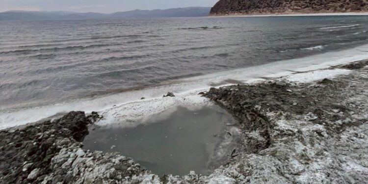 Salda Gölü’nün suyu son üç ayda 20 metre çekildi