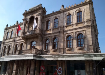 Samsun Büyükşehir Belediyesi’nde çalışanı olmayan müdüre 90 bin lira maaş