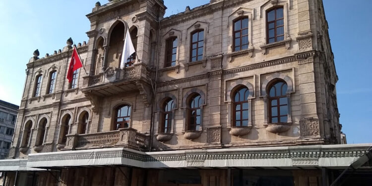 Samsun Büyükşehir Belediyesi’nde çalışanı olmayan müdüre 90 bin lira maaş