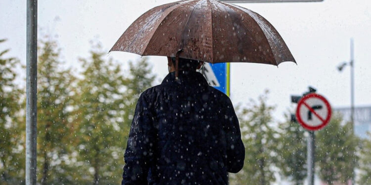 Şemsiyesiz Dışarı Çıkmayın! Meteoroloji'den Sağanak ve Kar Uyarısı