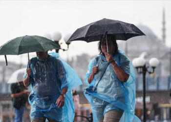 Sıcaklıklar Hızla Düşüyor! Meteoroloji'den İstanbul İçin Sağanak Uyarısı