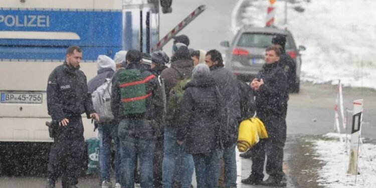 Suriye ve Afganistan'dan sonra Almanya'ya iltica başvurularında Türkler üçüncü sırada