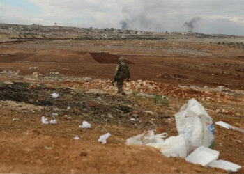 Suriye'de Esad Karşıtları Ordu Silahlarını Ele Geçirdi