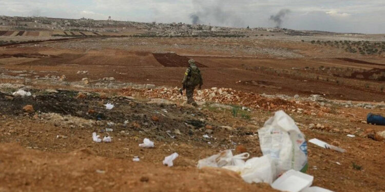 Suriye'de Esad Karşıtları Ordu Silahlarını Ele Geçirdi