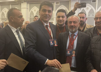 Tartışmalı kongre; Demokrat Parti’de Gültekin Uysal yeniden genel başkan seçildi
