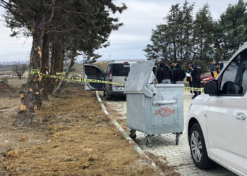 Tekirdağ'da İki Kuzenin Sır Ölümü: Mezarlıktaki Aracın İçinde Silahla Vurulmuş Halde Ölü Bulundular
