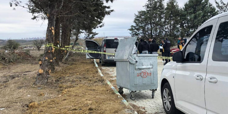 Tekirdağ'da İki Kuzenin Sır Ölümü: Mezarlıktaki Aracın İçinde Silahla Vurulmuş Halde Ölü Bulundular