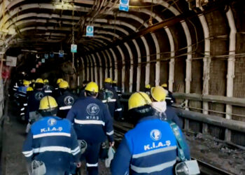 Termik Santrali’nde 500 madenci, özelleştirmeye karşı kendilerini yer altına kapattı