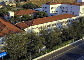 CHP: Tıp merkezleri açmak istiyoruz ancak bakanlık ruhsat vermiyor