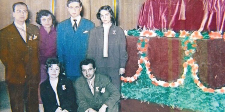 Toprağa verdiğimiz gün, öksüz kalmış hissettim