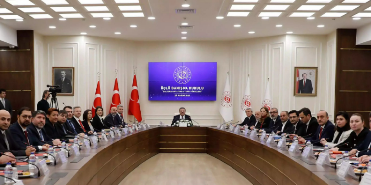 Üçlü Danışma Kurulu, Çalışma ve Sosyal Güvenlik Bakanlığı ev sahipliğinde toplandı