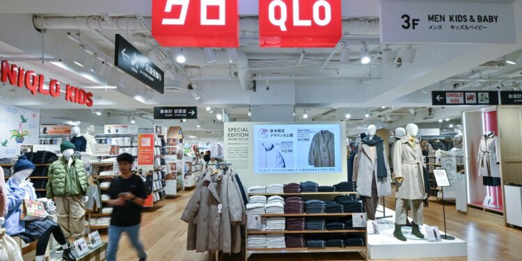 Uniqlo CEO’su Yanai, Sincan’da üretilen pamukları kullanmadıklarını söyledi