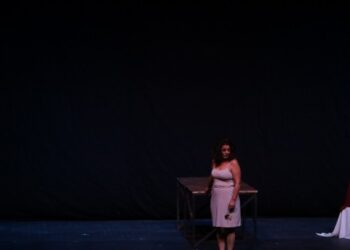 Wan’da ‘Yaralarım Aşktandır’  tiyatro gösterimi