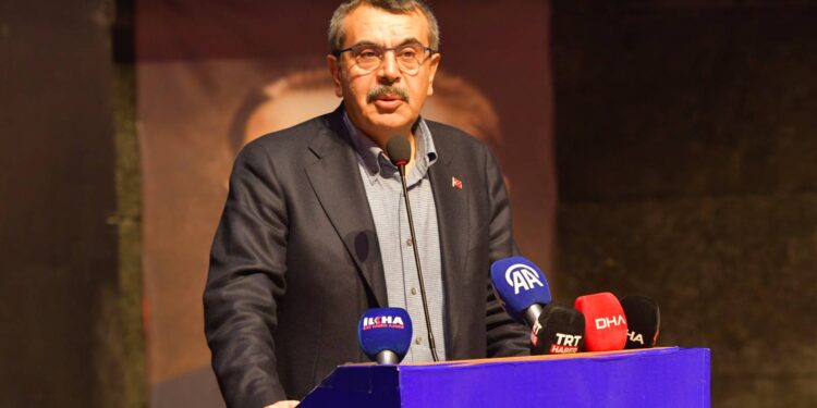 Yusuf Tekin, “2006 yılında doçent oldum” dedi, Bakanlığın web sitesinde farklı çıktı!