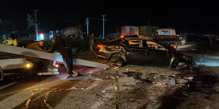 Zincirleme Kazada 4 Kişi Hayatını Kaybetti