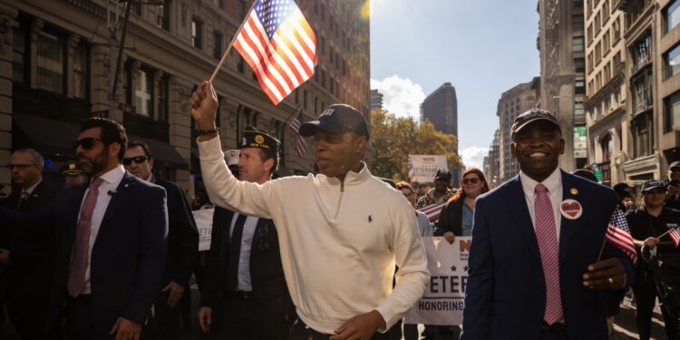 New York Belediye Başkanı Adams, seçim kampanyasına odaklanabilmek için duruşma tarihinin öne alınmasını talep etti