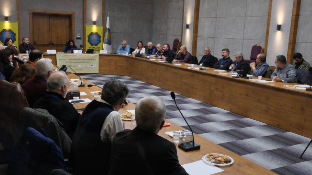 ‘Kürt dili eğitimi ve bugünkü imkanlar ile engeller’ forumu