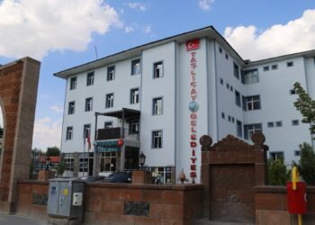 DEM Parti’den istifa eden Budak belediye meclisini işlevsizleştirdi