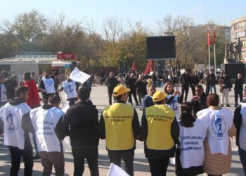 Eylemdeki sağlıkçılar taleplerini açıkladı