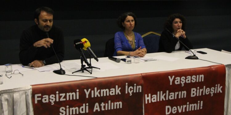 ‘Kurtuluş Rojava Devrimi etrafında birleşmekten geçiyor’