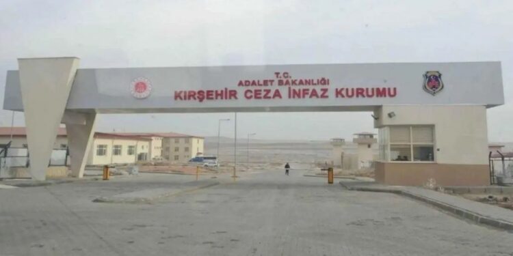 ‘Kötü’ yemeği yemeyen tutsaklara iletişim cezası
