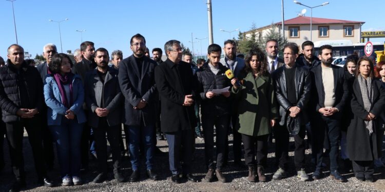 Rapor: Çıplak arama, sansür, disiplin cezaları, tahliye erteleme