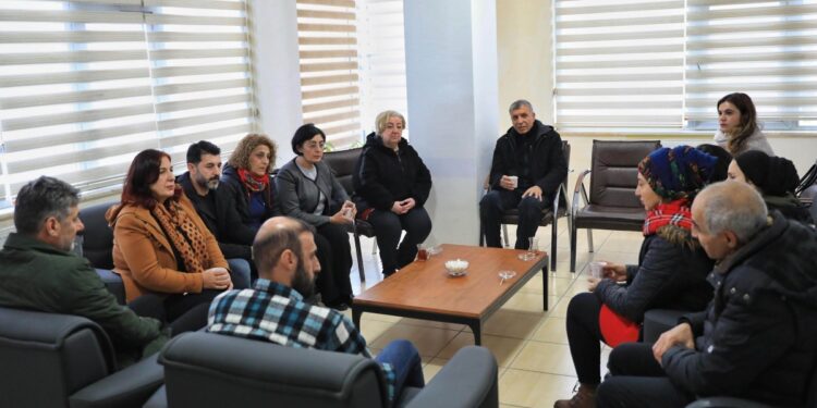 Katledilen gazeteciler için Amed’de taziye