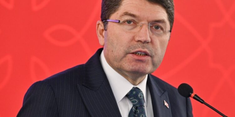 Bakan Tunç’tan İmralı başvurusuna dair açıklama